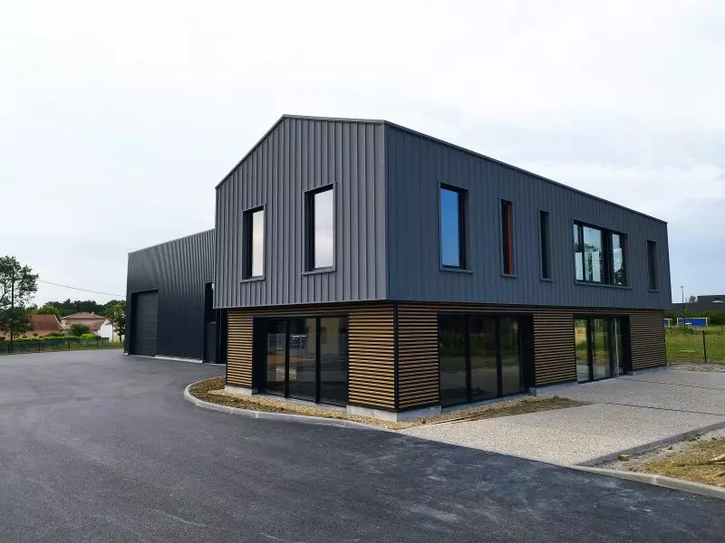 Construction d&rsquo;un bâtiment d&rsquo;activité et de bureaux